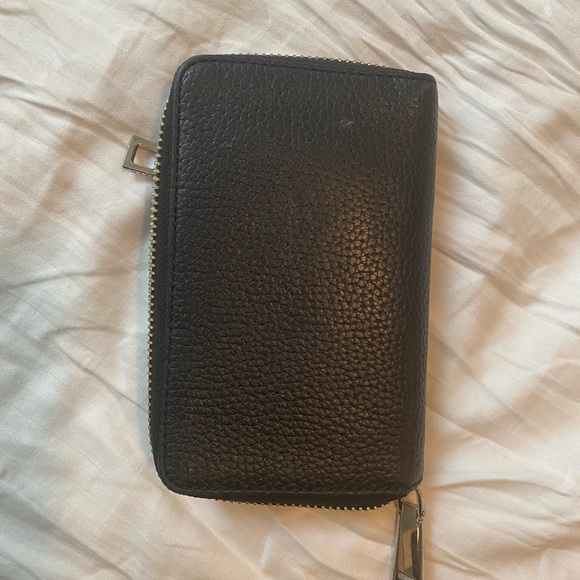 Marc Jacobs Zippered Black Wristlet/Wallet - Picture 4 of 5